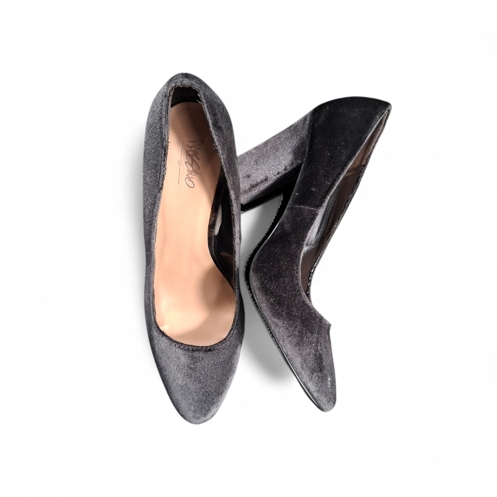Mossimo Gray velvet heels Almond Toe Shoes Elegant Office Casual Size 8 - Picture 2 of 8